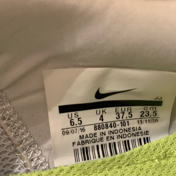 White and Black Athletic Sneakers - Picture 4 of 4